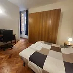 לינה וארוחת בוקר Tata Homes