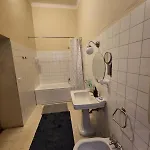 לינה וארוחת בוקר Tata Homes